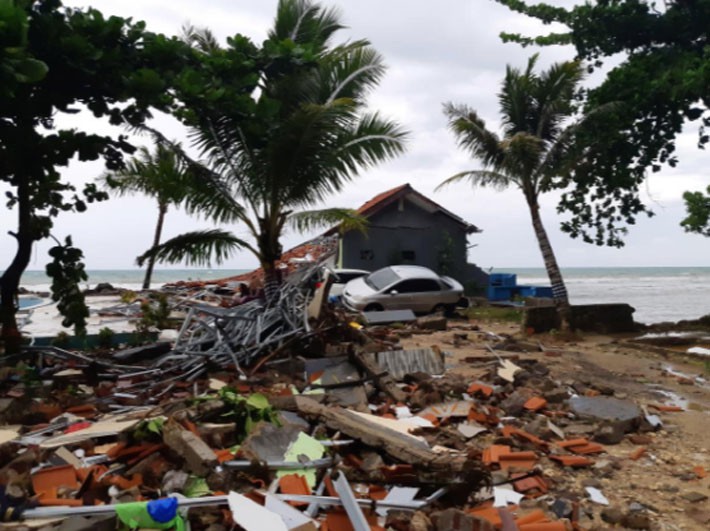 Ít nhất 222 người chết trong trận sóng thần ở Indonesia - Ảnh 3.