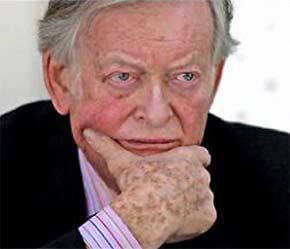 Năm 2006, Kenneth Thomson mất, khối tài sản cá nhân của ông để lại ước tính đã lên tới hơn 19 tỷ USD.