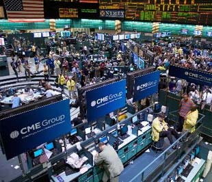 Giao dịch dầu lửa tại sàn NYMEX - Ảnh: Bloomberg.