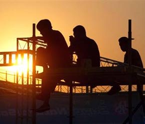 Công nhân tại một công trường xây dựng ở Trung Quốc. Nước này đã duy trì được tốc độ tăng trưởng PG88 ⭐ Link trang chủ số 1 nhà cái PG88 com casino slot ấn tượng liên tục trong nhiều năm - Ảnh: MSN.