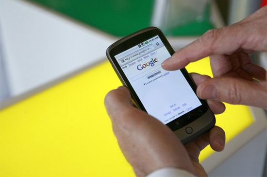 Chiếc Nexus One được Google giới thiệu vào tháng 1 năm nay và được bán thông qua website của chính công cụ tìm kiếm này - Ảnh: Reuters.