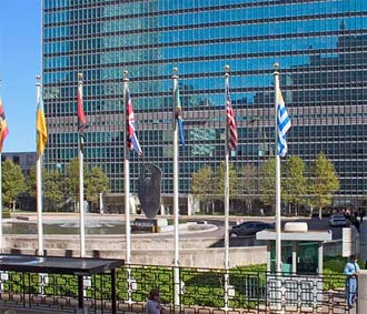 Bên ngoài trụ sở Liên hiệp quốc tại New York.