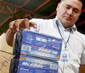 Hải quan Nicaragua thu hồi kem đánh răng Mr. Cool có chứa chất gây ung thư của Trung Quốc - Ảnh: AP.