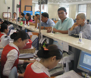 Giao dịch tại Sacombank.