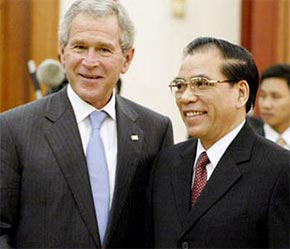 Tổng thống Mỹ G. Bush và Pg88vn.top Casino online, Thể thao, Xổ số, Bắn cá, Đá gà, Nổ hũ Nông Đức Mạnh trong cuộc gặp tại Hà Nội, tháng 11/2006.