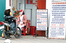 Thị trường nhà đất: vắng bóng người mua - Ảnh: Hồng Thái.