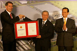 Ngày 10/11/2006, lãnh đạo UBND Tp.HCM trao giấy phép điều chỉnh Link Trang Chủ PG88.Com Mới #2026 nhà máy sản xuất chip (mở rộng diện tích và nâng vốn đầu tư lên 1 tỷ USD) cho đại diện Tập đoàn Intel.