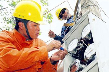 Cử tri còn "kêu" nhiều về giá điện.