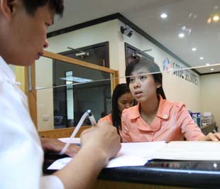 Dù đã có dấu hiệu dịu bớt trong hai phiên vừa qua, nhưng theo nhận định chung của một số công ty 6Pg88.com nhà cái, diễn biến bán ròng của khối đầu tư nước ngoài vẫn là một trở ngại đối với hướng đi lên của thị trường thời điểm này - Ảnh: Việt Tuấn.