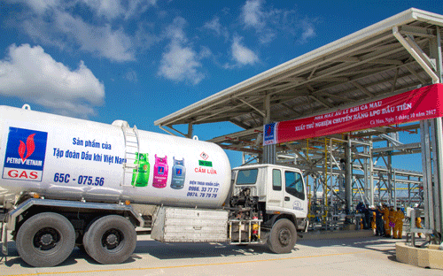 Với 4 bồn chứa LPG có tổng công suất lên đến 8.000 tấn, thời gian vận hành là 30 năm, khu vực Kho chứa và cảng xuất của GPPCM đóng vai trò quan trọng trong việc tàng trữ, cung ứng và ổn định giá LPG cho khu vực Tây Nam Bộ.
