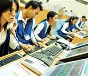 Nhân viên nhập lệnh mua bán tại Sở Giao dịch 6Pg88.com nhà cái Tp.HCM.