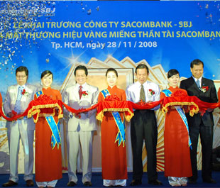 Sacombank - SBJ chỉ đóng vai trò tổ chức và quản lý các giao dịch phát sinh mà không tham gia giao dịch trực tiếp trên sàn.