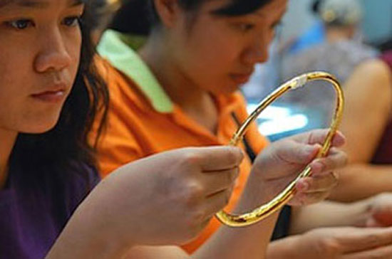 Vàng trong nước tăng giá mạnh sáng nay. 