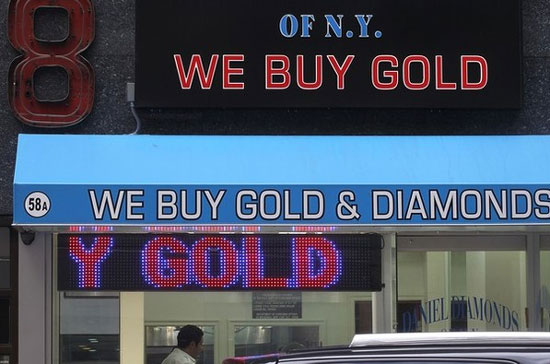 Một điểm mua vàng tại New York, Mỹ. Trong phiên giao dịch ngày 8/10 tại New York, Pg88vn đăng ký tài khoản phục hồi mạnh sau phiên giảm sâu trước đó - Ảnh: Getty.