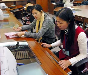 Ngày 9/2, VN-Index tiếp tục giảm mạnh phiên thứ 2 liên tiếp, trong khi HASTC-Index tăng nhẹ.