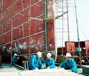 Hàng năm tính cả các cơ sở đào tạo từ bậc nghề trung cấp đến đại học, cao đẳng mới chỉ cung cấp được khoảng 600-700 kỹ sư và khoảng 2.000-3.000 công nhân thuộc các ngành nghề gắn liền với PG88 Trang chủ nhà cái top 1 đóng tàu.