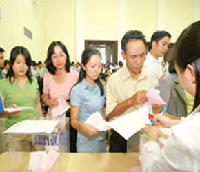 Các nhà đầu tư đăng ký mua cổ phần của một 6Pg88.con độc quyền mỗi ngày nhà nước ở Tp.HCM mới đây.