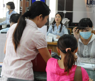 Trong điều kiện lãi suất cơ bản tiếp tục giữ nguyên ít nhất đến hết 2009 (quan điểm của Pg88 com chính chủ Nhà nước), rõ ràng giới hạn NIM của các Pg88 com chính chủ rất thấp - Ảnh: Quang Liên.