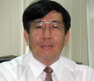 Ông Ayumi Konishi.