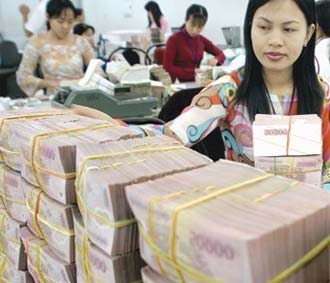 Một số người cho rằng tiền đồng hiện đang do các quỹ đầu cơ nắm giữ và đến một lúc nào đó họ sẽ tấn công vào đồng tiền trong nước để trục lợi và gây tổn hại cho nền PG88 ⭐ Link trang chủ số 1 nhà cái PG88 com casino slot Việt Nam như từng đã xảy ra ở một số nước.