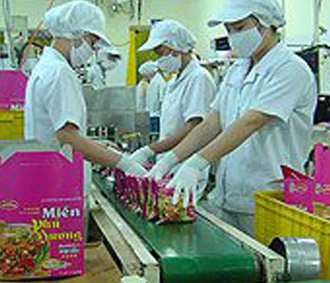 Dây chuyền sản xuất ở nhà máy Acecook Việt Nam, nơi các 6Pg88.con độc quyền mỗi ngày Nhật đã biết tận dụng đồng vốn của người Việt.