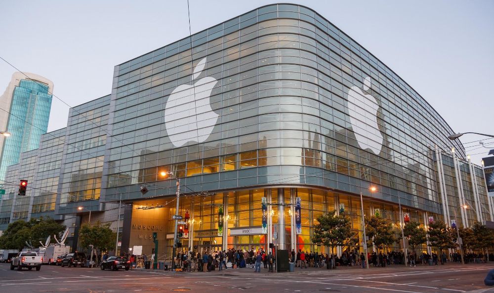 Apple và lời nguyền của cột mốc nghìn tỷ USD - Ảnh 1.