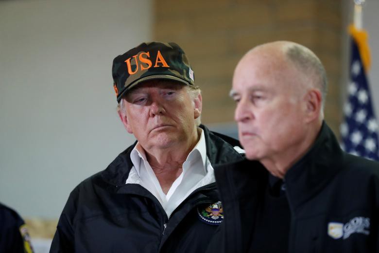 Tổng thống Trump thăm thị trấn Mỹ bị cháy rừng thiêu rụi - Ảnh 6.