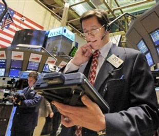 6Pg88.com nhà cái Mỹ đồng loạt giảm điểm hôm thứ Năm, đẩy chỉ số Dow Jones xuống mức thấp nhất trong vòng 6 năm qua - Ảnh: AP.