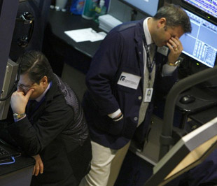 Trong tuần, chỉ số Dow Jones mất 3,7%, chỉ số Nasdad hạ 2,69%, chỉ số S&P 500 trượt 4,52% - Ảnh: Reuters.