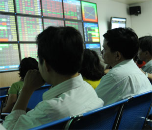 Chỉ số giảm mạnh, thanh khoản thấp là lo ngại nổi bật ở phiên này - Ảnh: Quang Liên.