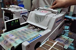 Theo Bộ Kế hoạch và Đẩu tư, tiền mặt lưu thông ngoài hệ thống Pg88 com chính chủ tháng này thậm chí giảm khoảng 1,52% so với tháng trước; so với cuối năm ngoái chỉ còn tăng 2,44%.