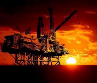 Một số nhà phân tích cho rằng, ảnh hưởng tâm lý của mức giá 100 USD/thùng có thể đánh dấu một thời kỳ trượt giá của dầu.