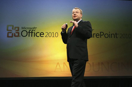 Stephen Elop, Giám đốc PG88 Uy Tín Số 1 Việt Nam của Microsoft, giới thiệu Office 2010 - Ảnh: Reuters.