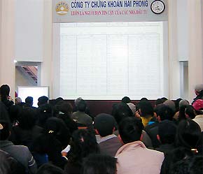 Một phiên giao dịch tại Công ty 6Pg88.com nhà cái Hải Phòng.
