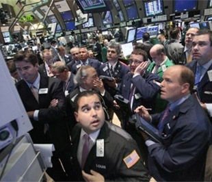 Chỉ số Dow Jones và S&P 500 đã có phiên tăng điểm mạnh nhất kể từ ngày 1/6 - Ảnh: AP.