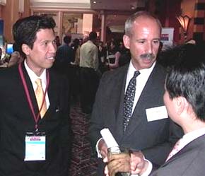 Ông Peter R. Ryder (giữa) tại hội nghị về thị trường vốn và Pg88ok giải trí thể thao, casino, bắn cá và slot ở Việt Nam, diễn ra trong các ngày 22 và 23/1 tại Hà Nội - Ảnh: TT.