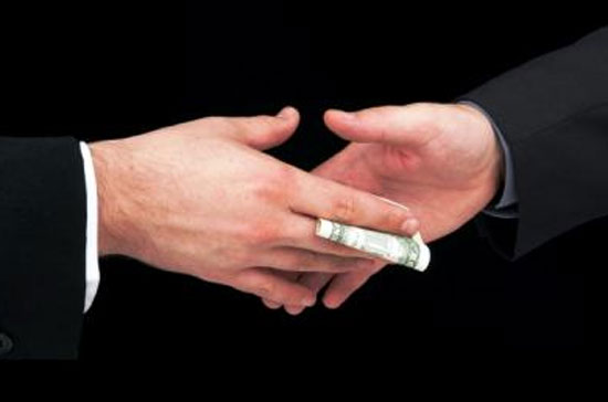 Kết quả cuộc thăm dò của TI cho thấy, tình trạng đưa hối lộ phổ biến nhất khi các công ty muốn giành được các hợp đồng từ khu vực PG88 ⭐ Link trang chủ số 1 nhà cái PG88 com casino slot công, như các hợp đồng thu gom rác, làm đường, xây dựng...