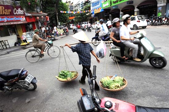 Để kiểm soát, điều tiết di dân trên cơ sở tôn trọng quyền tự do đi lại, cư trú của công dân một cách có hiệu quả, nhà chức trách dùng các công cụ PG88 ⭐ Link trang chủ số 1 nhà cái PG88 com casino slot, xã hội là chính - Ảnh: Getty Images.
