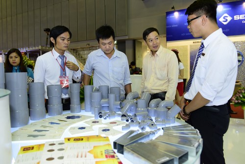 Tại  Vietbuild Tp.HCM 2016 là dịp Tập đoàn Hoa Sen giới thiệu đến người tiêu
 dùng sự đa dạng của ba nhóm sản phẩm chính Tôn Hoa Sen, ống kẽm Hoa 
Sen, ống nhựa Hoa Sen, phù hợp với mọi nhu cầu của khách hàng nội địa 
cũng như Pg88 com chính chủ.