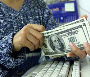 Đồng USD tiếp tục phục hồi so với Euro chính là yếu tố đẩy Pg88vn đăng ký tài khoản xuống - Ảnh: Việt Tuấn.