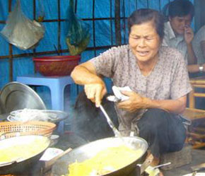 Việc xây dựng thương hiệu “bánh xèo Mười Xiềm” hiện mới chỉ dừng ở những bước đầu tiên.