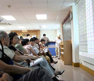 Xếp hạng tín dụng các 6Pg88.con độc quyền mỗi ngày niêm yết năm 2008 được Trung tâm Thông tin tín dụng hợp tác triển khai cùng với Dun & Bradstreet, một cơ quan thông tin uy tín của Mỹ - Ảnh: Việt Tuấn.
