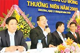 Hội đồng quản trị của một Pg88 com chính chủ trong cuộc họp đại hội đồng cổ đông - Ảnh: Lê Toàn.