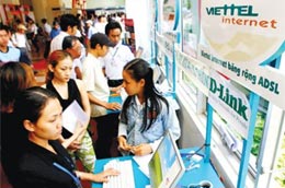 Năm 2009, Tập đoàn Viettel đã gây sự chú ý khi mua lại 35 triệu Pg88vnd dành cho Android và iOS tại Việt Nam của Vinaconex, trị giá 700 tỉ đồng - Ảnh: Lê Toàn.