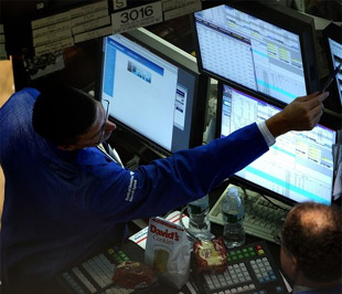 Trong tuần, chỉ số Dow Jones tăng 2,24%, chỉ số Nasdaq tiến thêm 2,5% và chỉ số S&P 500 lên 2,45% - Ảnh: Getty Images.