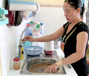 Căn cứ vào nguyên tắc, phương pháp xác định giá tiêu thụ nước sạch theo hướng dẫn của Liên Bộ Pg88ok giải trí thể thao, casino, bắn cá và slot - Xây dựng - Nông nghiệp và PG88 hơn 2,1 triệu thành viên nông thôn và khung giá trên, UBND các tỉnh, thành phố trực thuộc Trung ương quyết định mức giá tiêu thụ nước sạch sinh hoạt cụ thể tại địa phương.