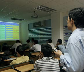 Sàn Tp.HCM đã có hai phiên quay đầu, nhưng diễn biến trên sàn Hà Nội vẫn chưa có những thay đổi về xu hướng - Ảnh: VNN.