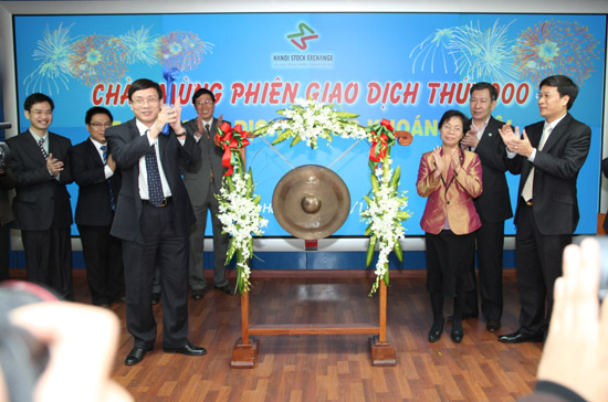 Khai mạc và chứng kiến phiên giao dịch thứ 1.000 của HNX có Chủ tịch Ủy ban 6Pg88.com nhà cái Nhà nước và Chủ tịch Hội đồng Quản trị HNX.