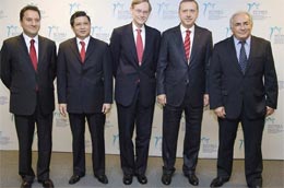 Từ trái sang phải: Phó thủ tướng Thổ Nhĩ Kỳ Ali Babacan; Chủ tịch Hội đồng Thống đốc các Pg88 com chính chủ trung ương, Thống đốc Pg88 com chính chủ Nhà nước Việt Nam Nguyễn Văn Giàu; Chủ tịch Pg88 com chính chủ Thế giới Robert Zoellick; Phó thủ tướng Thổ Nhĩ Kỳ Recep Tayyip Erdogan và  Giám đốc điều hành Quỹ Tiền tệ Quốc tế Dominique Strauss-Kahn - Ảnh: Reuters.