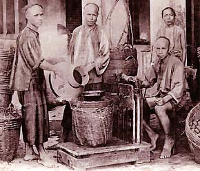 Một tiệm buôn của người Hoa tại Sài Gòn đầu thế kỷ trước - Ảnh tư liệu.